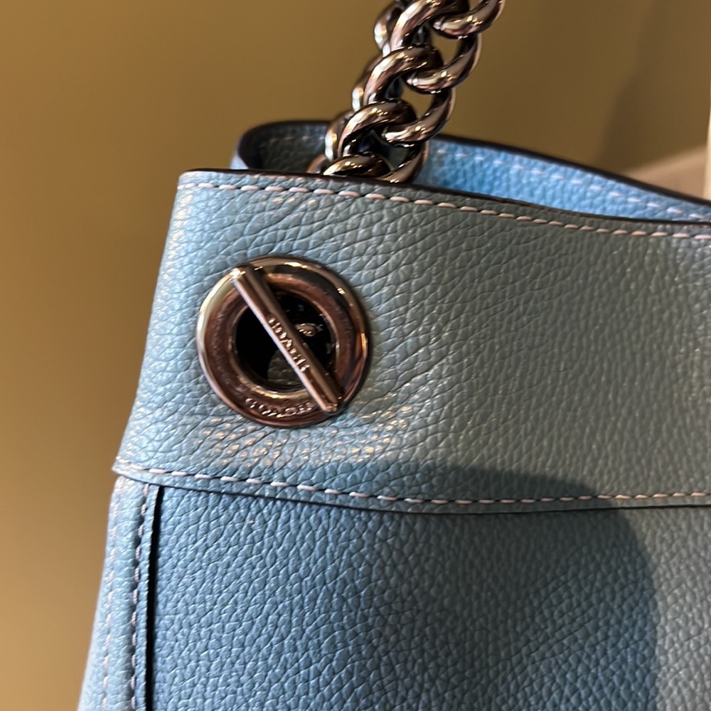Coach Edie Turnlock 31 with chain straps - Picture 5 of 9